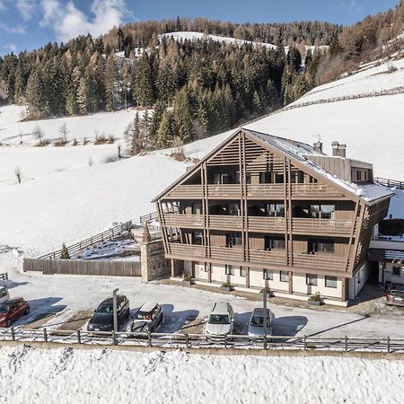 Hotel Rommisa ペルカ エクステリア 写真