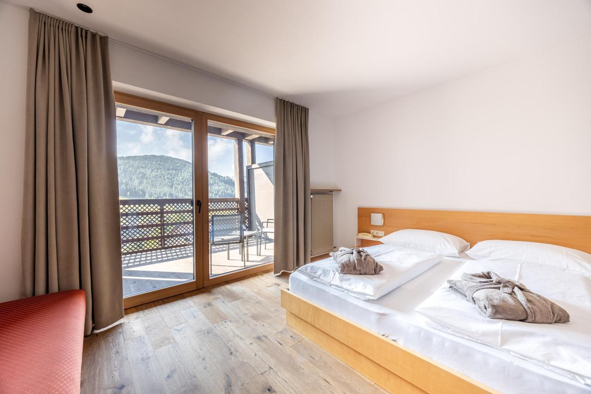 Hotel Rommisa ペルカ エクステリア 写真