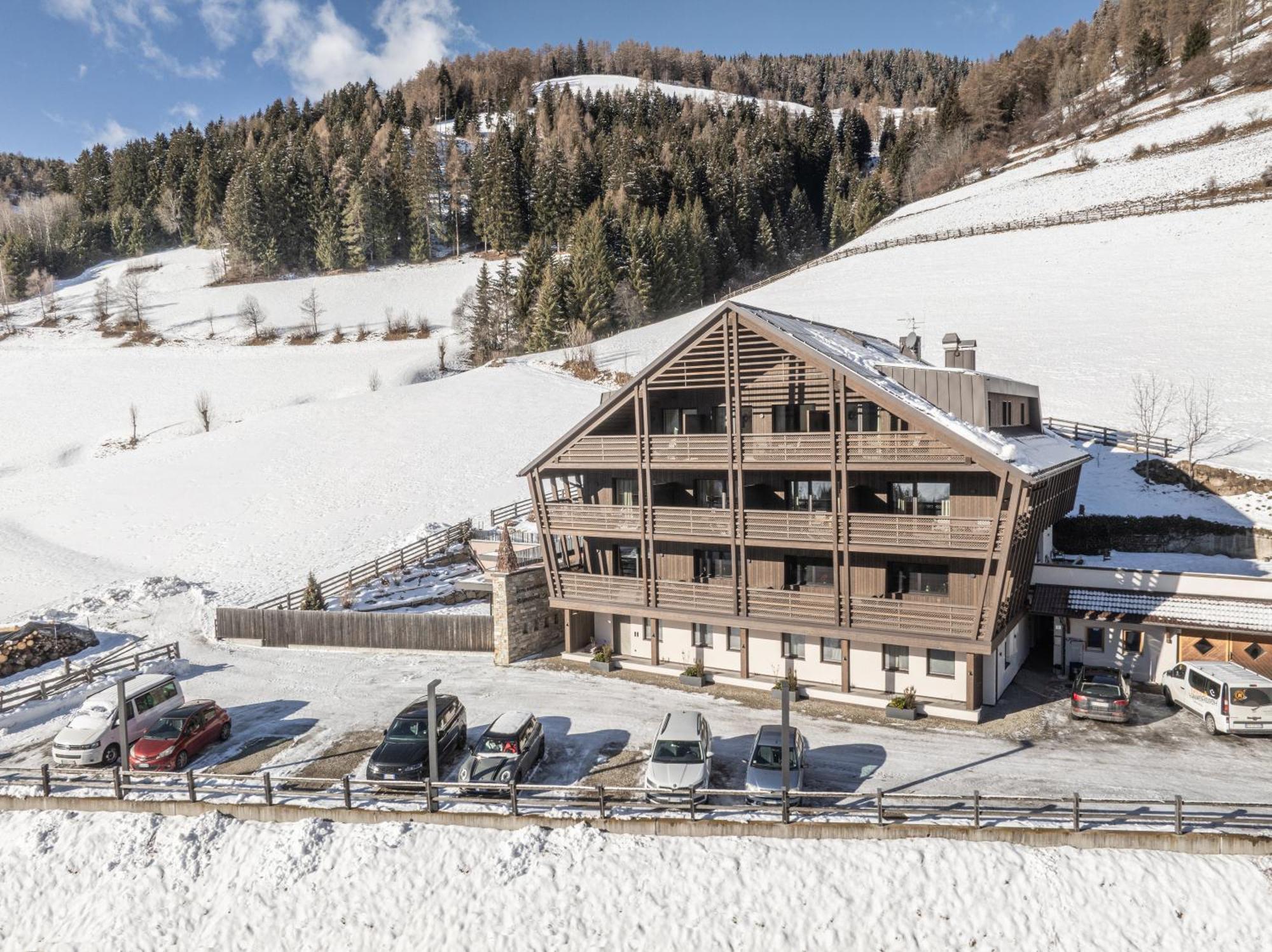 Hotel Rommisa ペルカ エクステリア 写真