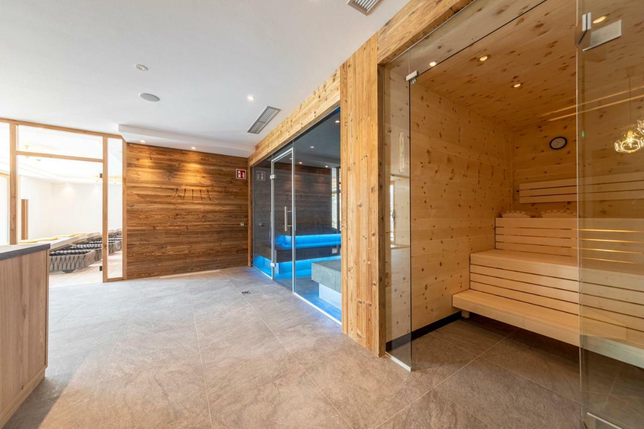 Hotel Rommisa ペルカ エクステリア 写真