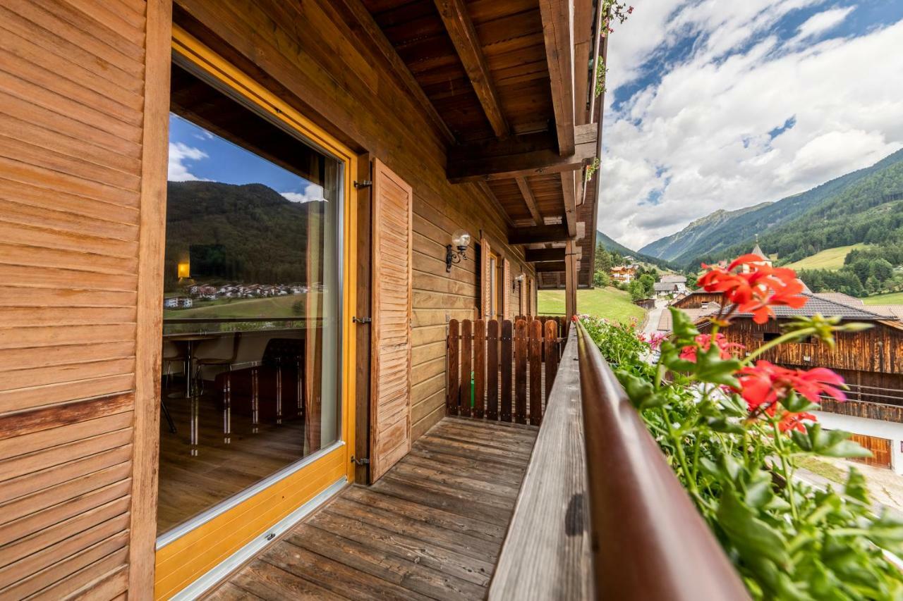 Hotel Rommisa ペルカ エクステリア 写真